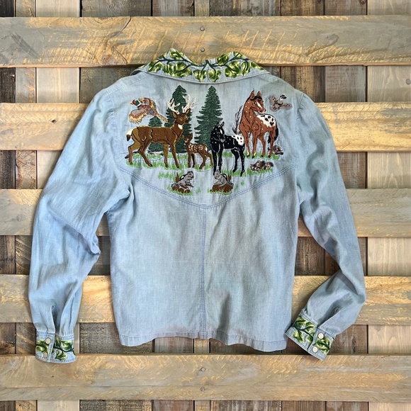 Western VNTG Denim Button Down Shirt | Embroidered Forest Animals | Small Medium - Picture 4 of 15